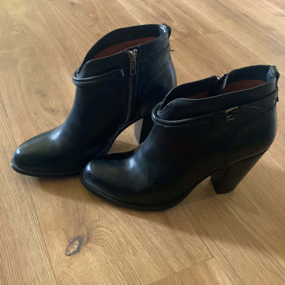 Frye ankle bootie size 11m